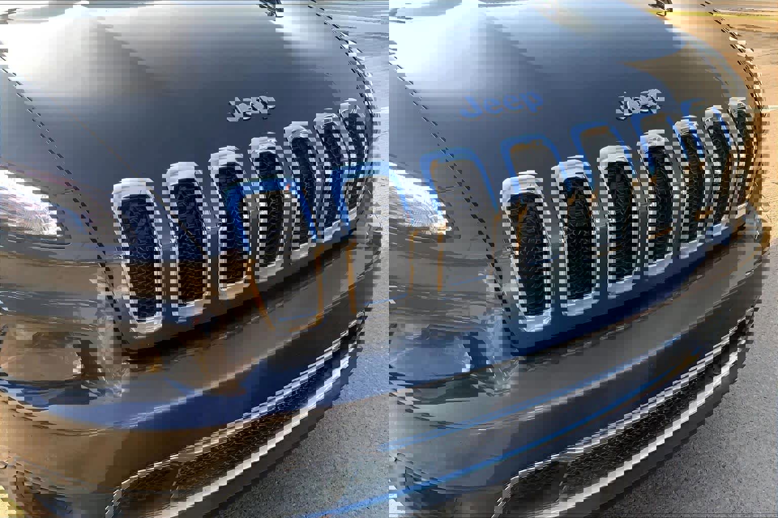 Used 2017 Jeep Cherokee Limited image 30