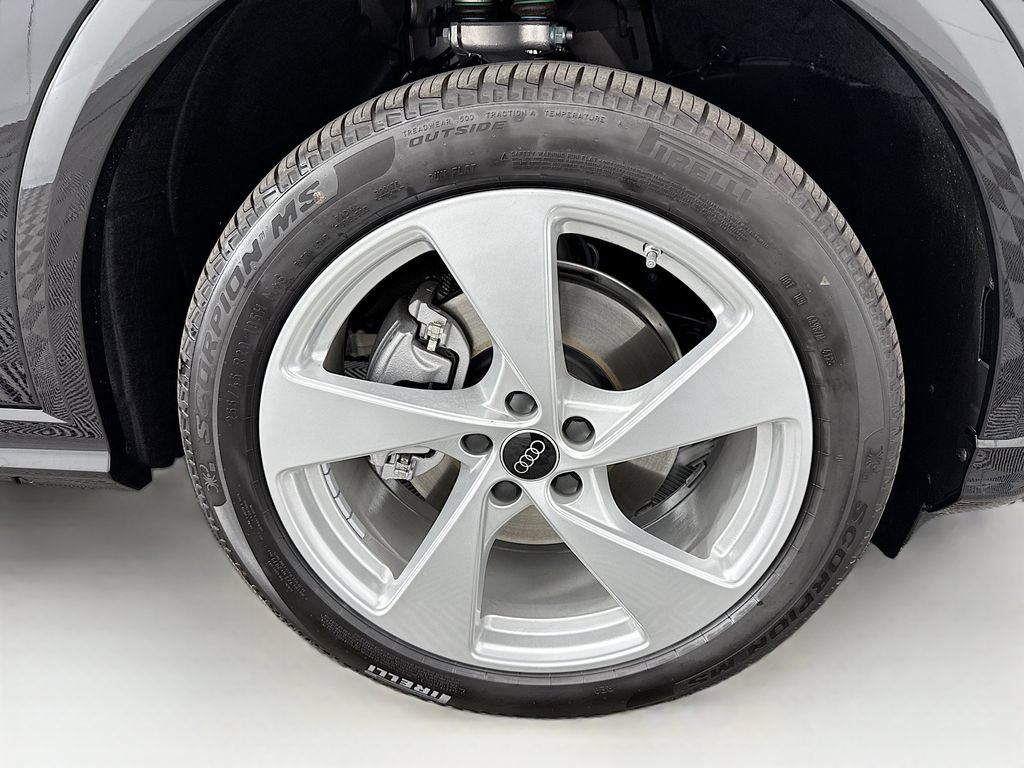 Used 2025 Audi Q5 Premium Plus AWD/4WD image 32