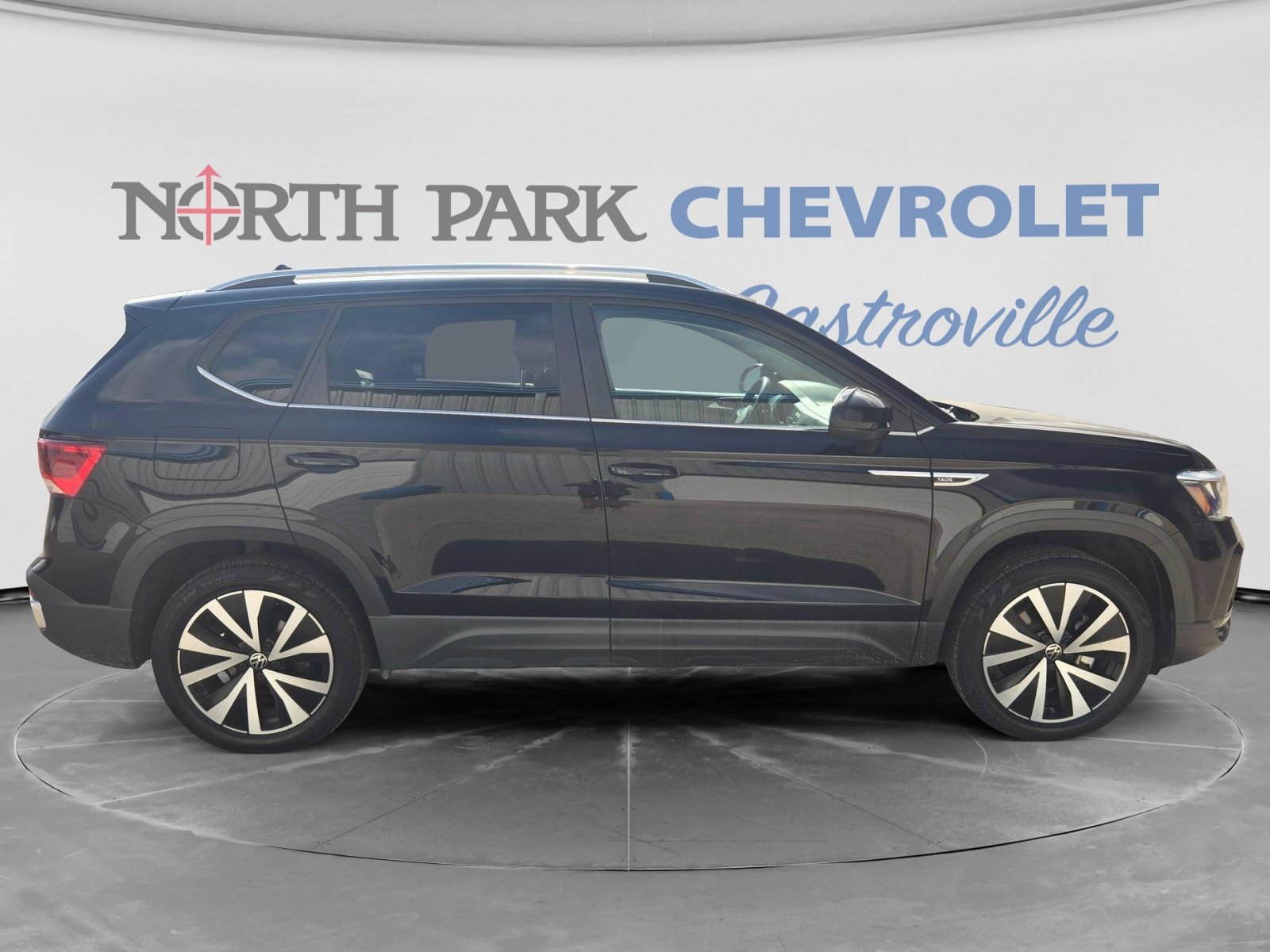 Used 2022 Volkswagen Taos SE AWD/4WD image 2