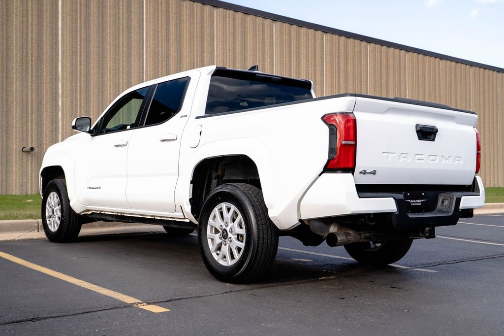 Used 2025 Toyota Tacoma SR5 AWD/4WD image 7
