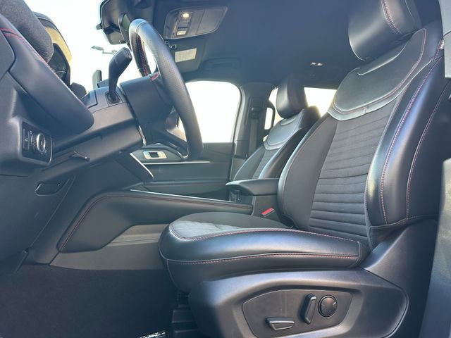 Used 2025 Ford Explorer ST-Line w/ ST-Line Street Pack image 10
