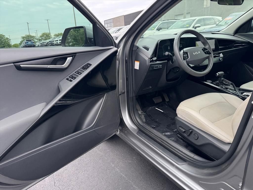 Used 2023 Kia Niro EX FWD image 13