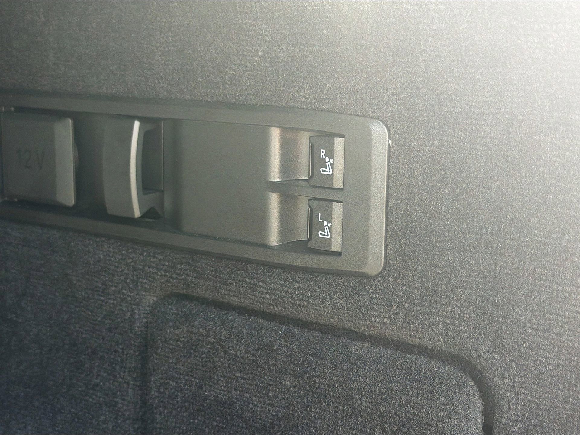 Certified 2025 BMW iX xDrive50 w/ Premium Package image 14