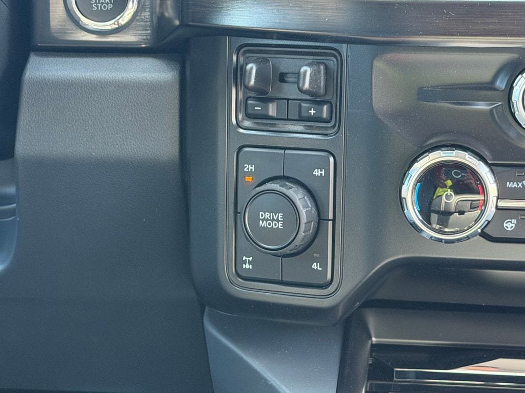 New 2026 Ford F250 Lariat w/ Black Appearance Package AWD/4WD image 13
