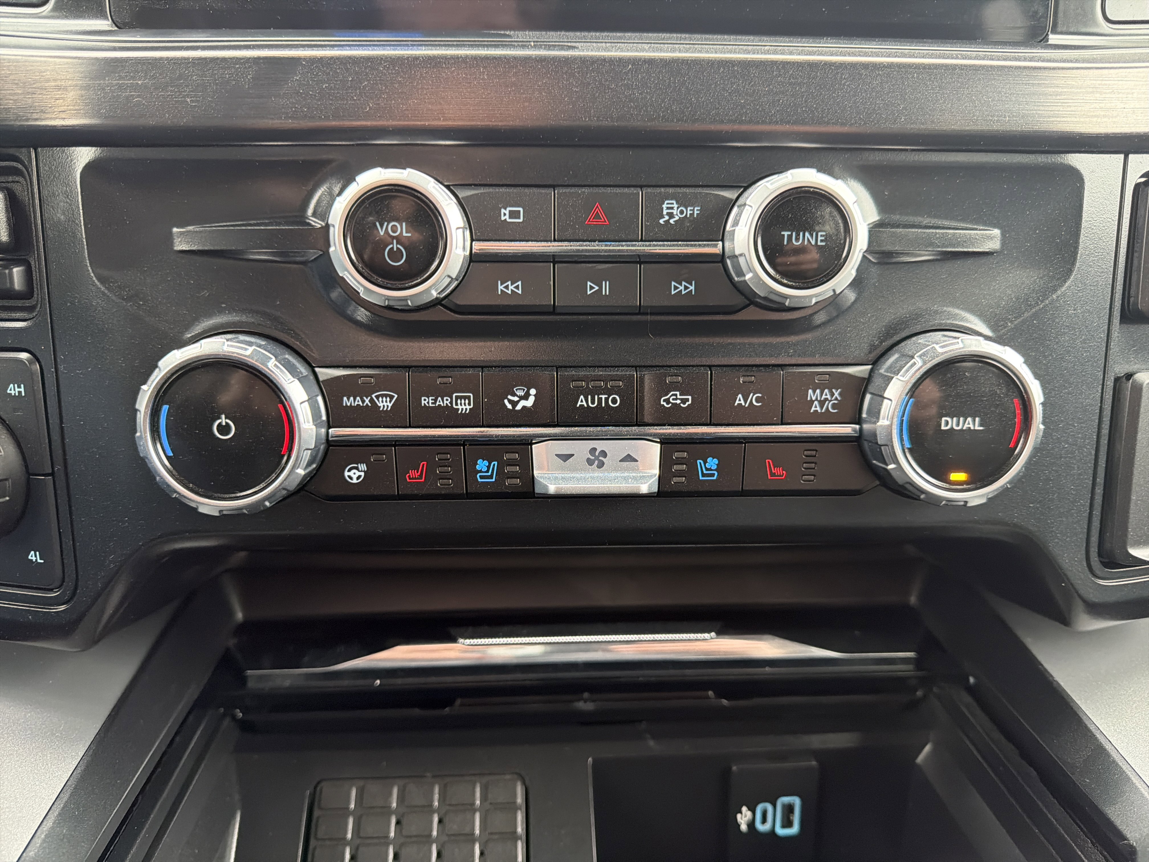 Certified 2026 Ford F250 Lariat image 28