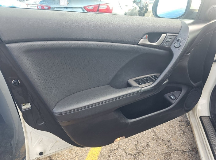 Used 2009 Acura TSX w/ Technology Package image 10