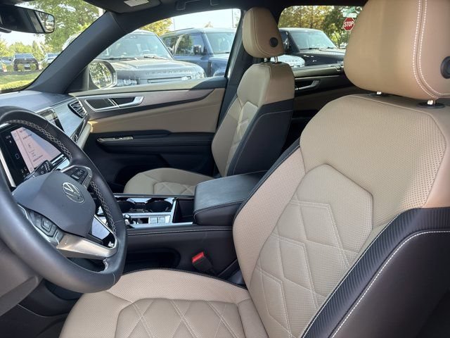 Used 2024 Volkswagen Atlas Cross Sport SE AWD/4WD image 16