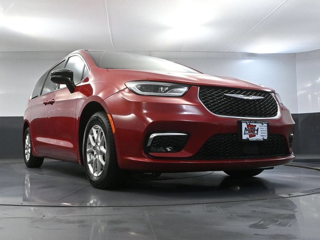 Used 2024 Chrysler Pacifica Touring-L FWD image 53