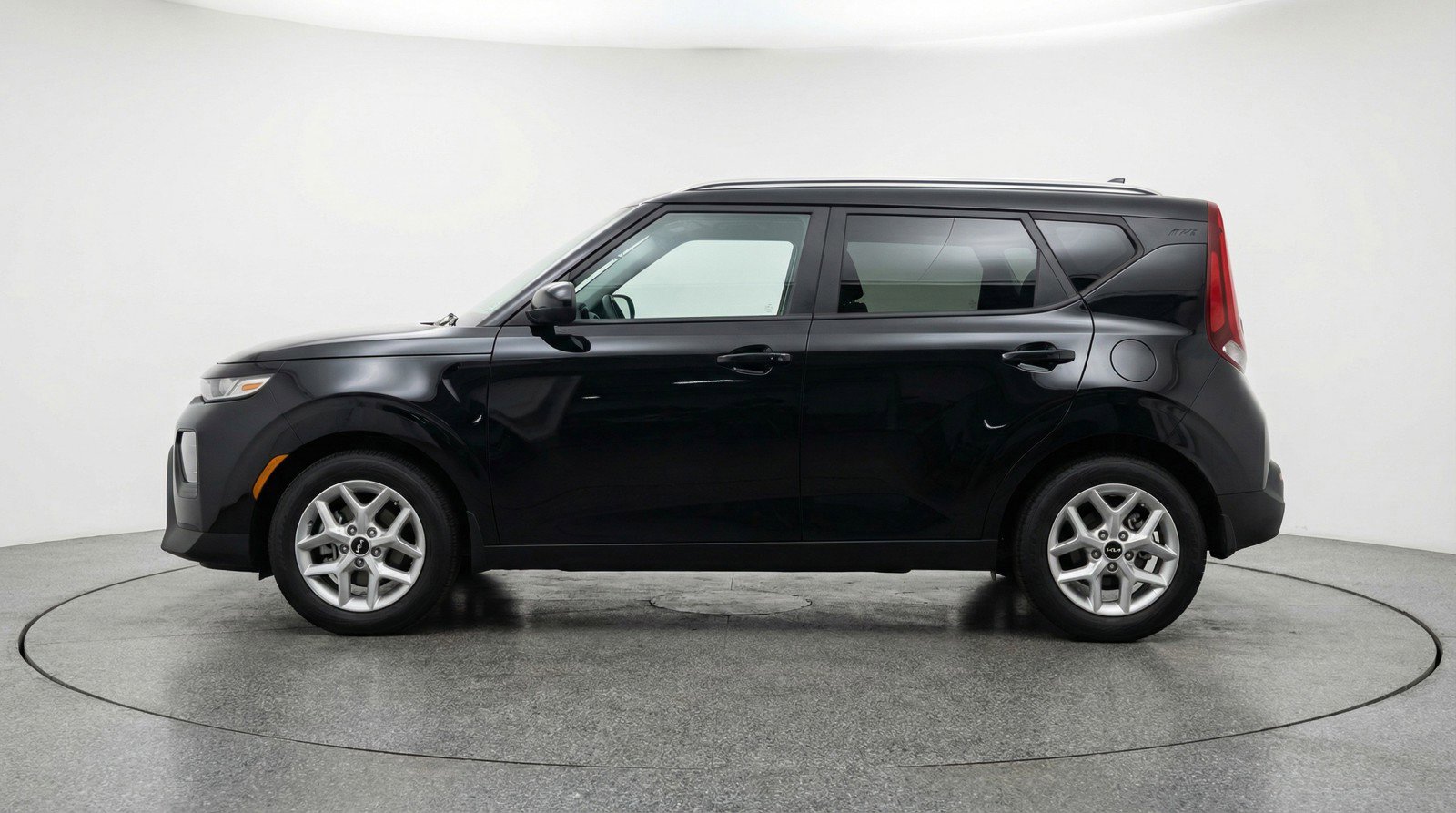 Used 2025 Kia Soul LX w/ LX Technology Package image 5