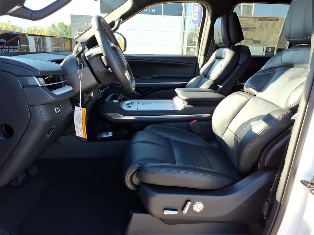 New 2025 Lincoln Navigator Reserve image 6