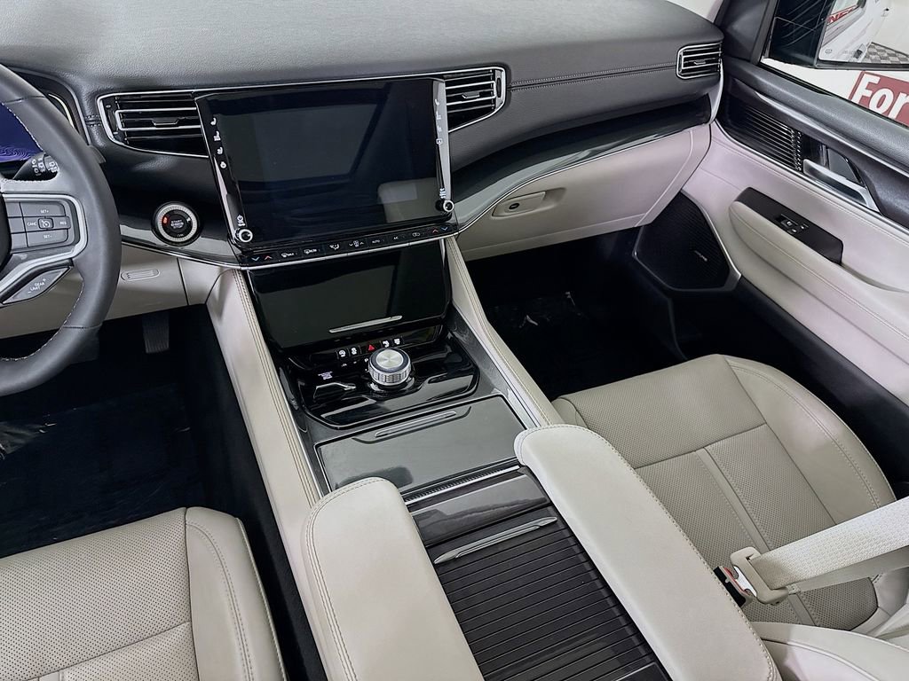 Used 2023 Jeep Wagoneer 4WD w/ Premium Group I image 29