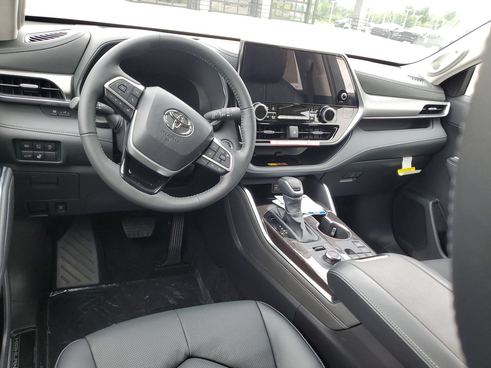 New 2026 Toyota Highlander Platinum AWD/4WD image 8