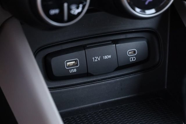 Used 2025 Hyundai Venue SEL FWD image 21