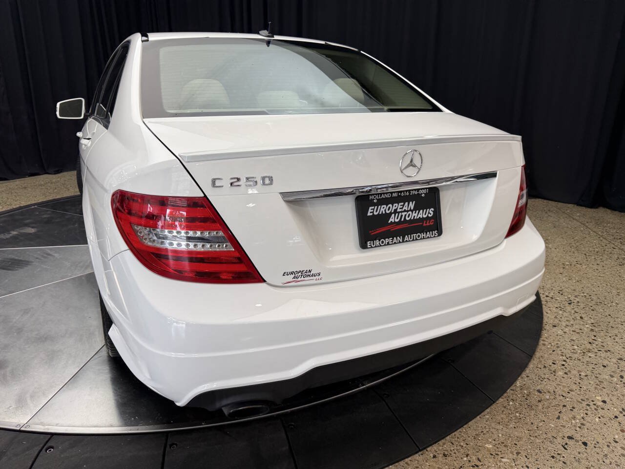 Used 2013 Mercedes-Benz C 250 Sedan image 6