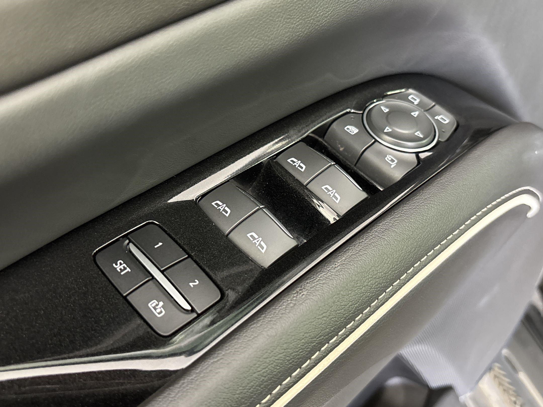Used 2022 Cadillac Escalade Premium Luxury w/ Performance Package AWD/4WD image 15