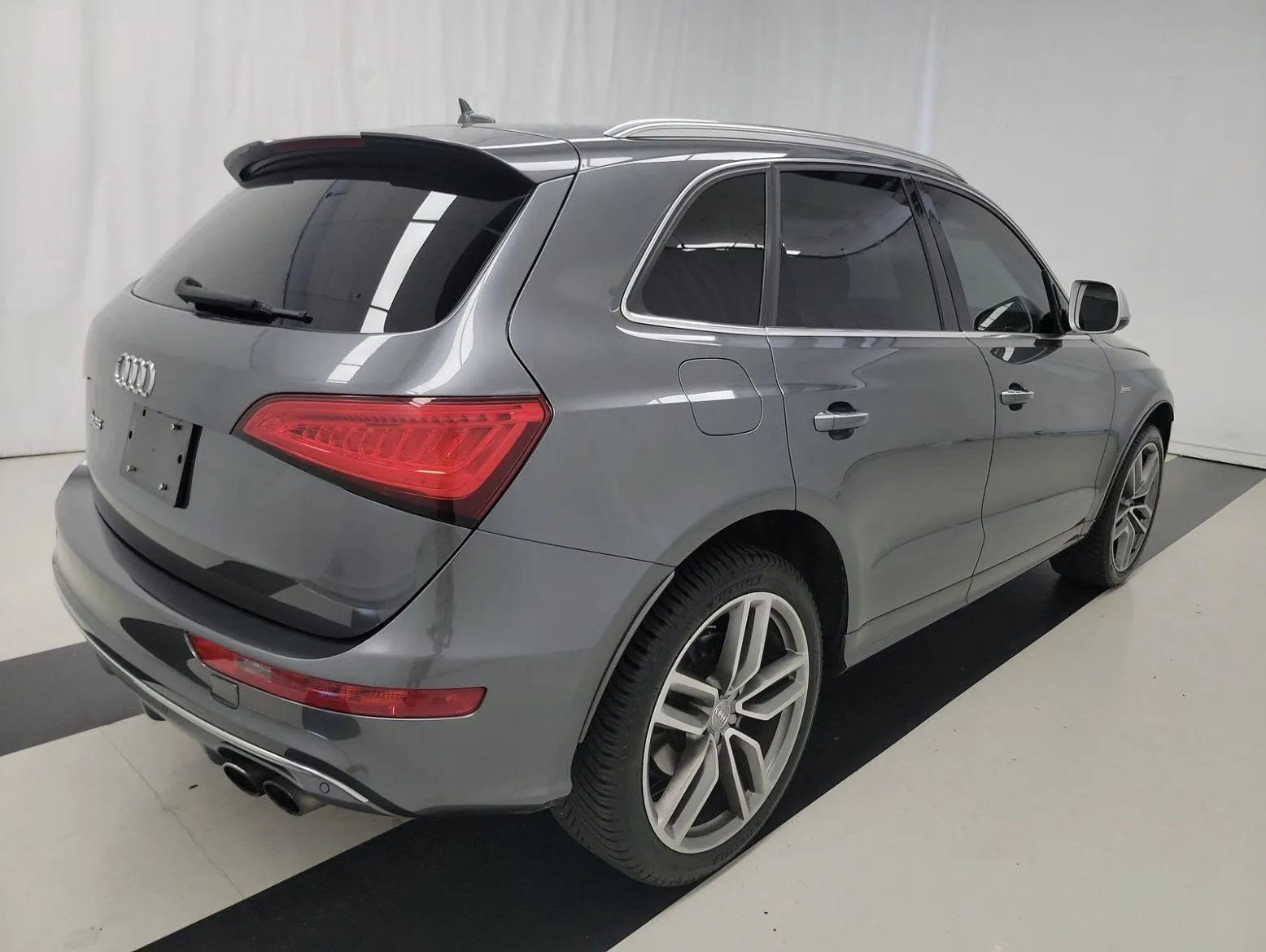 Used 2016 Audi SQ5 Premium Plus w/ Technology Package AWD/4WD image 2