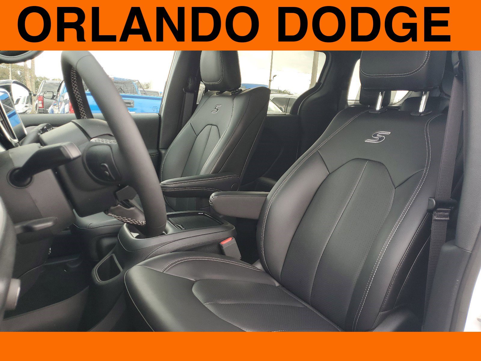 New 2024 Chrysler Pacifica Touring-L w/ Uconnect Theater Family Group image 16