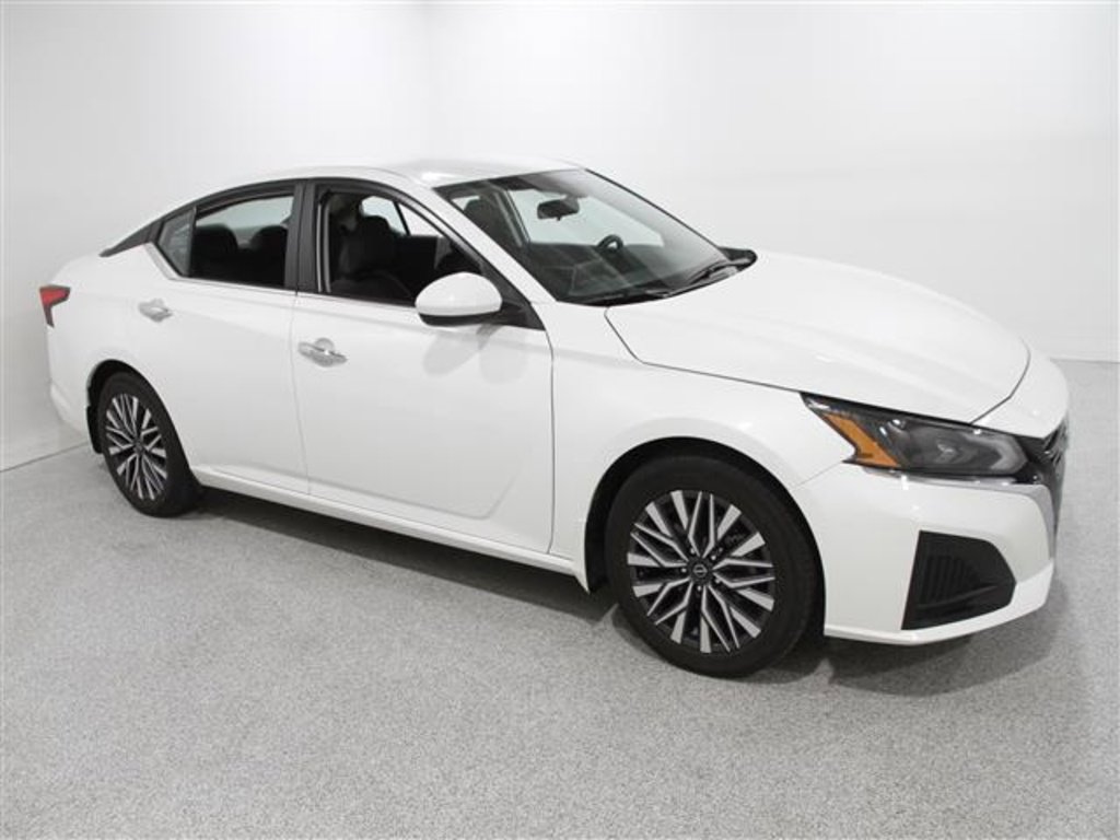 Used 2023 Nissan Altima 2.5 SV