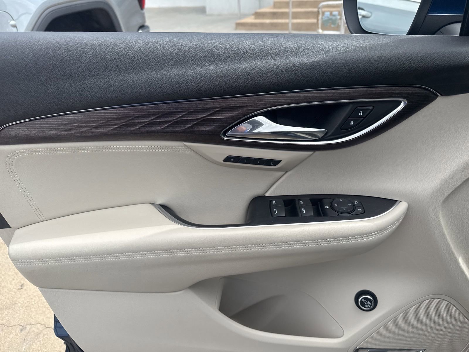 Used 2023 Buick Envision Avenir image 10