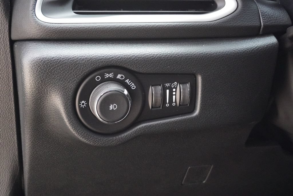 Used 2026 Chrysler Pacifica Select FWD image 20