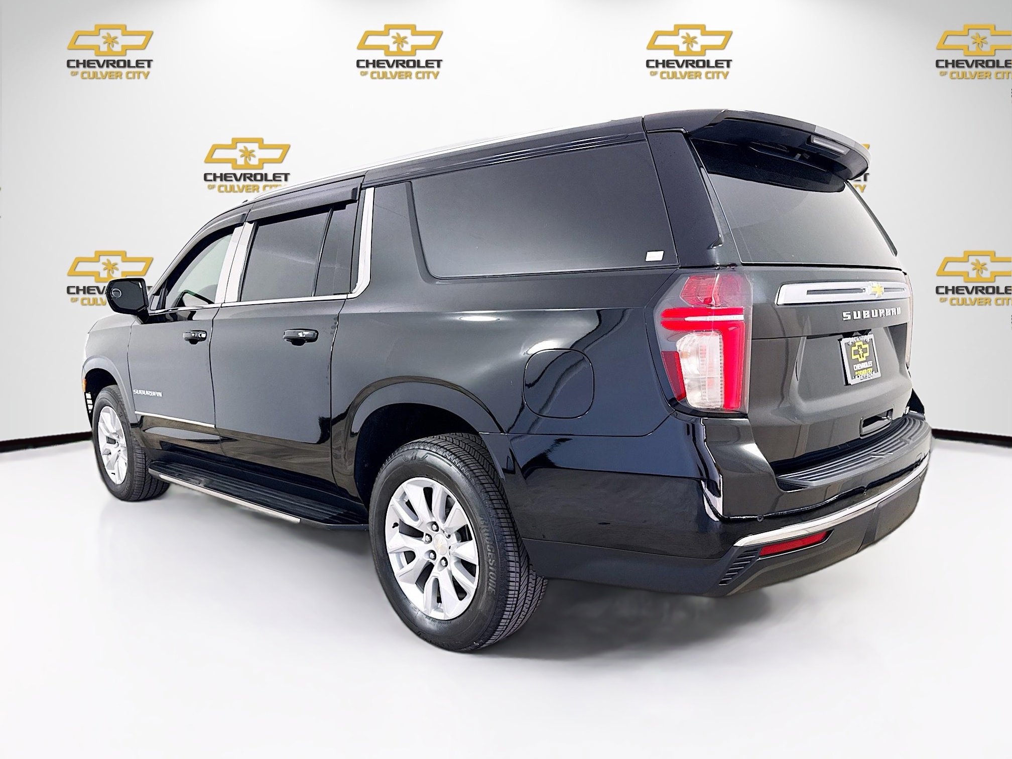Used 2022 Chevrolet Suburban LT image 5