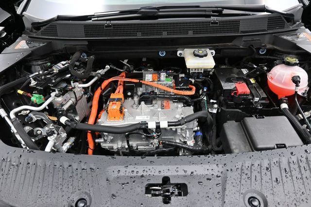 Used 2024 Chevrolet Equinox EV RS FWD image 32