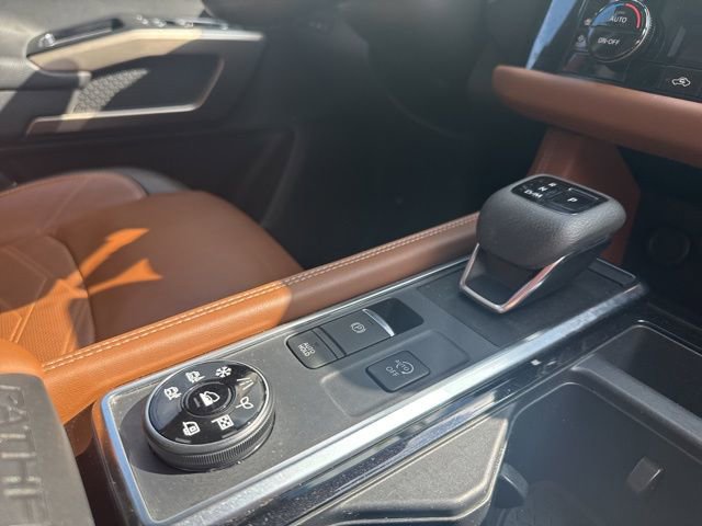 Used 2023 Nissan Pathfinder Platinum w/ Cargo Package AWD/4WD image 11