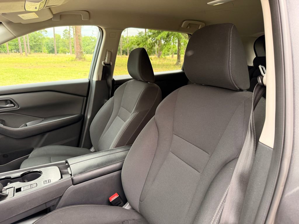 Used 2024 Nissan Rogue S FWD image 12