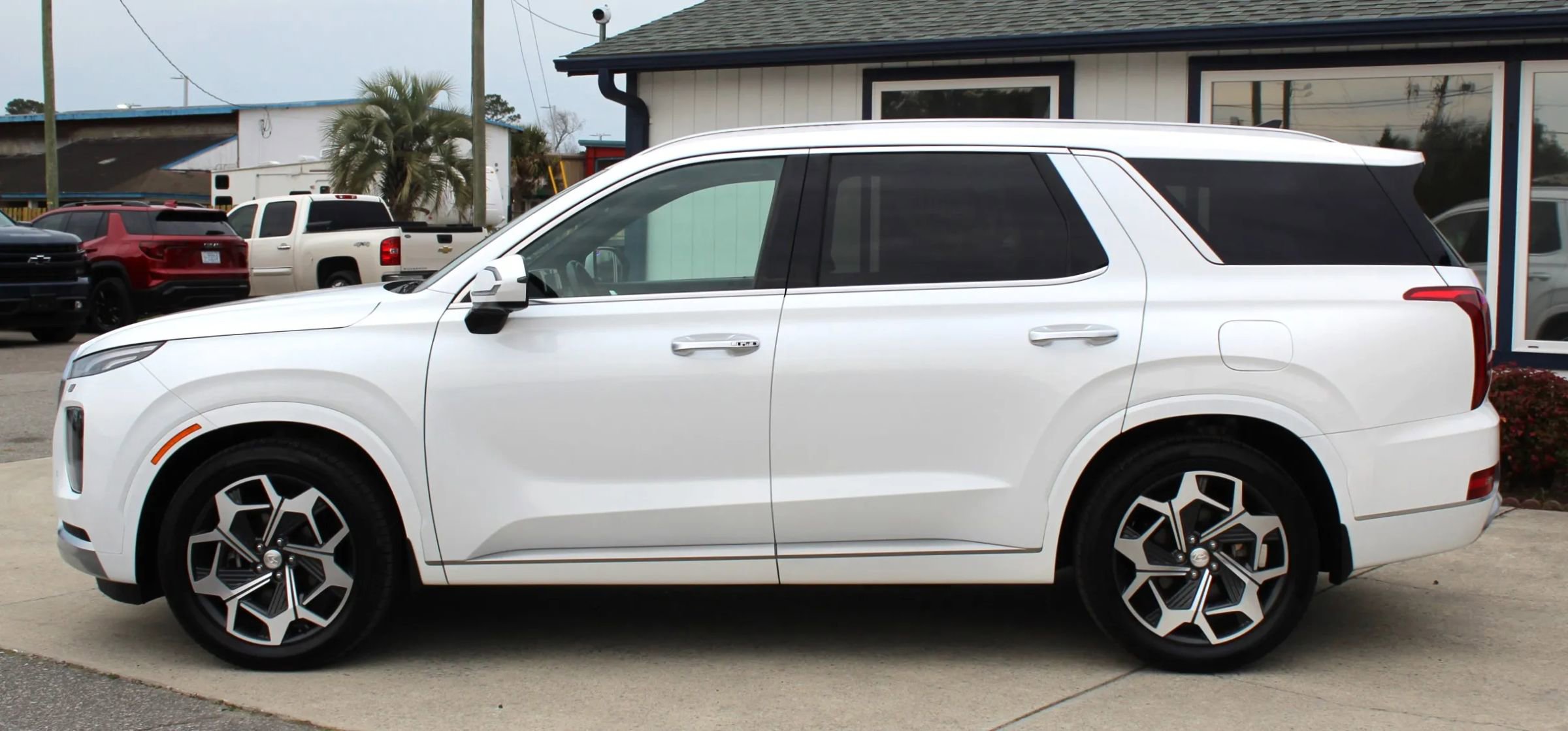 Used 2021 Hyundai Palisade Calligraphy w/ Winter Package image 2