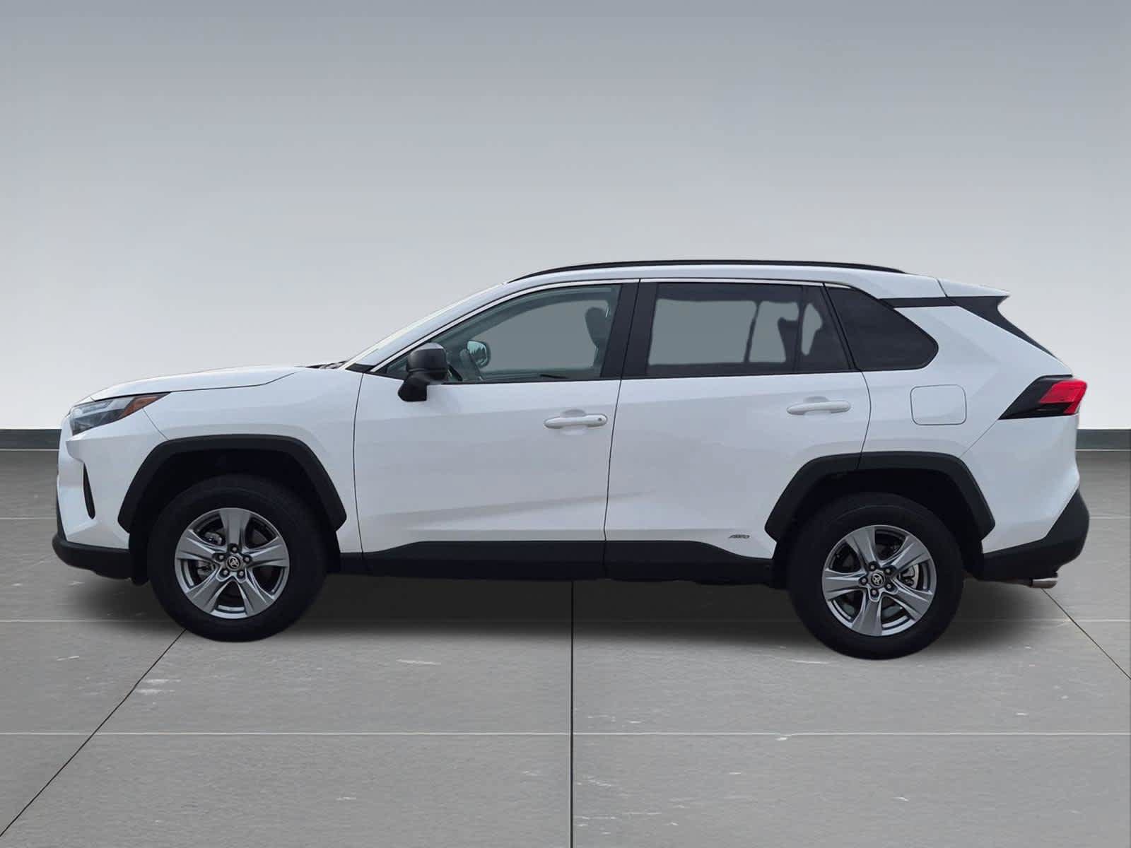 Used 2025 Toyota RAV4 LE AWD/4WD image 3