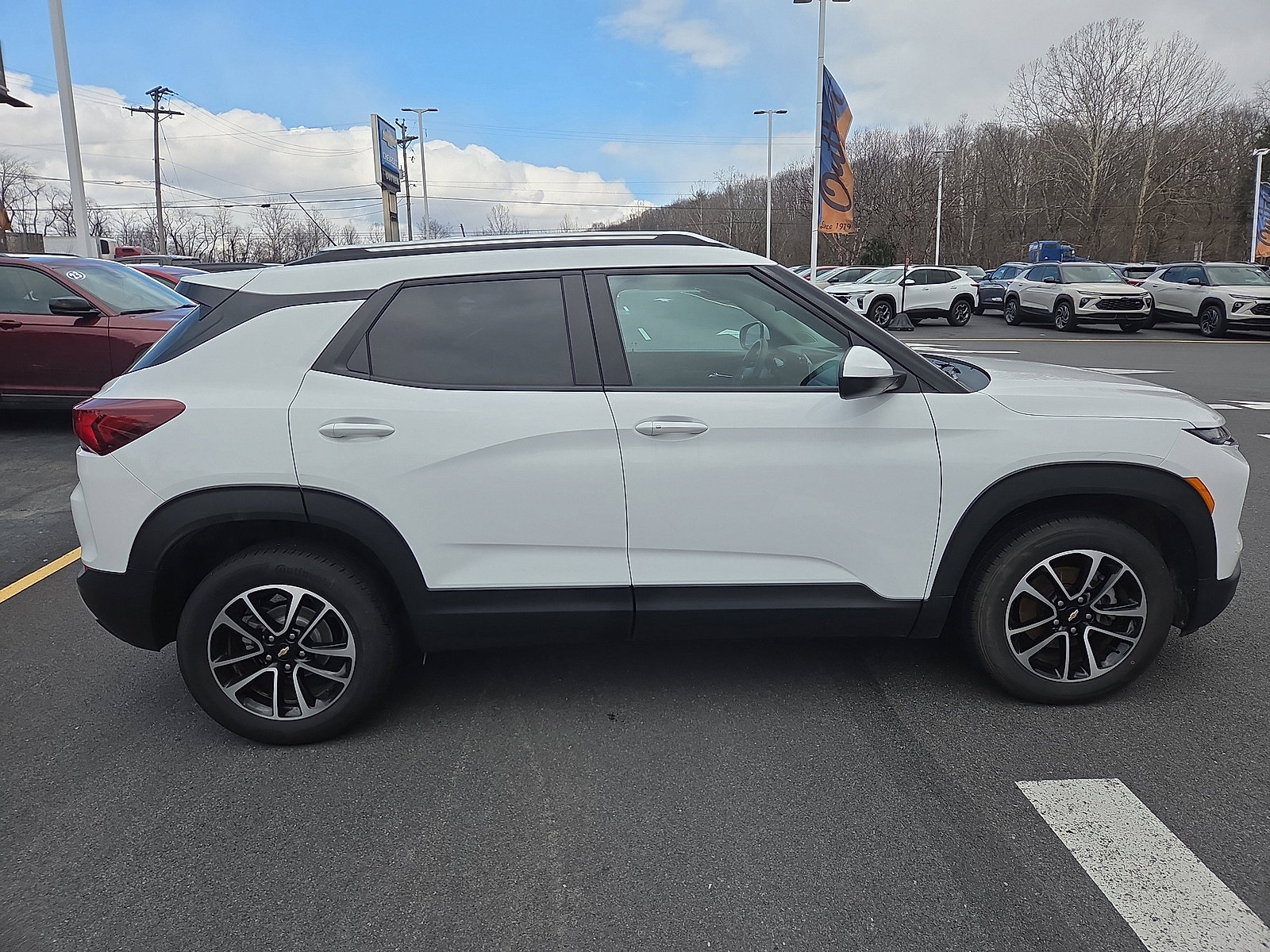 Used 2025 Chevrolet TrailBlazer LT image 2