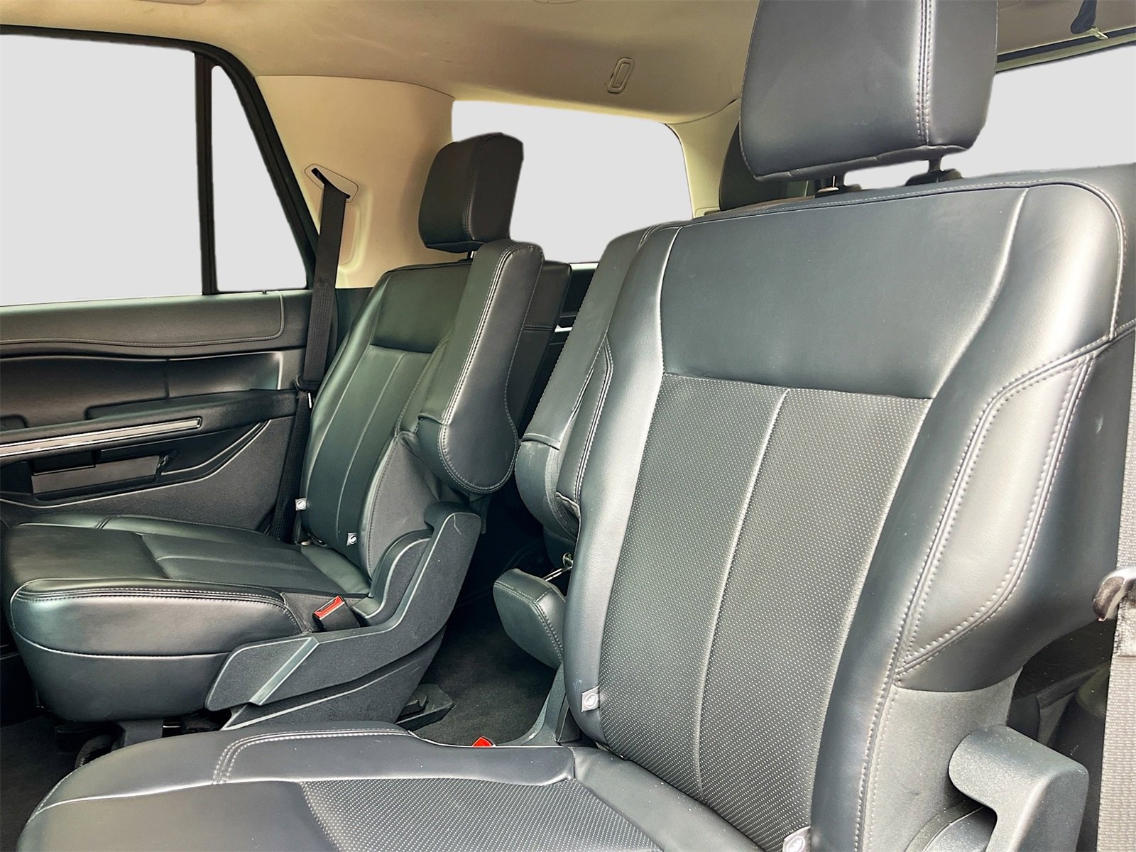 Used 2024 Ford Expedition XLT image 24