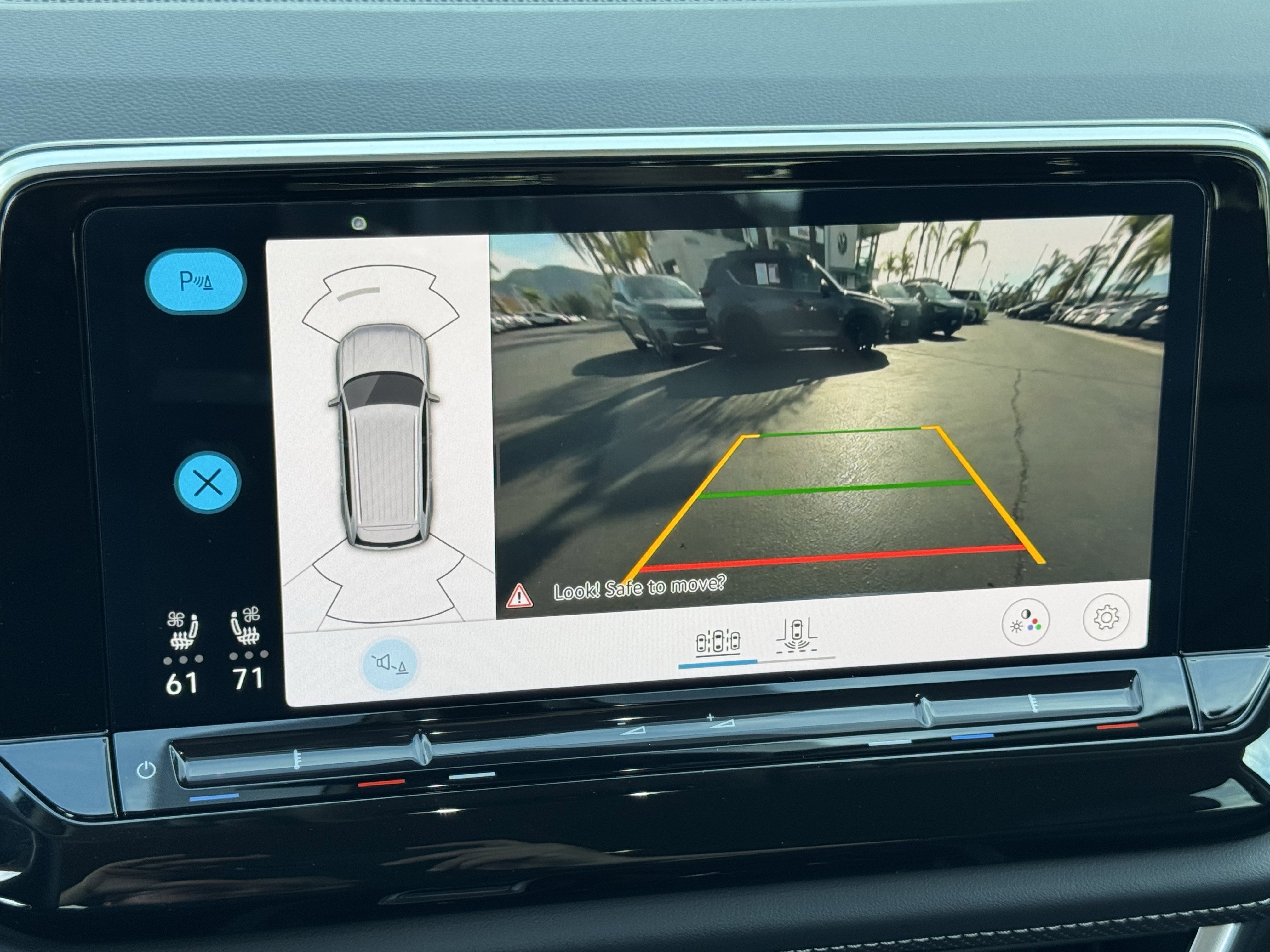 Certified 2025 Volkswagen Atlas SE image 28