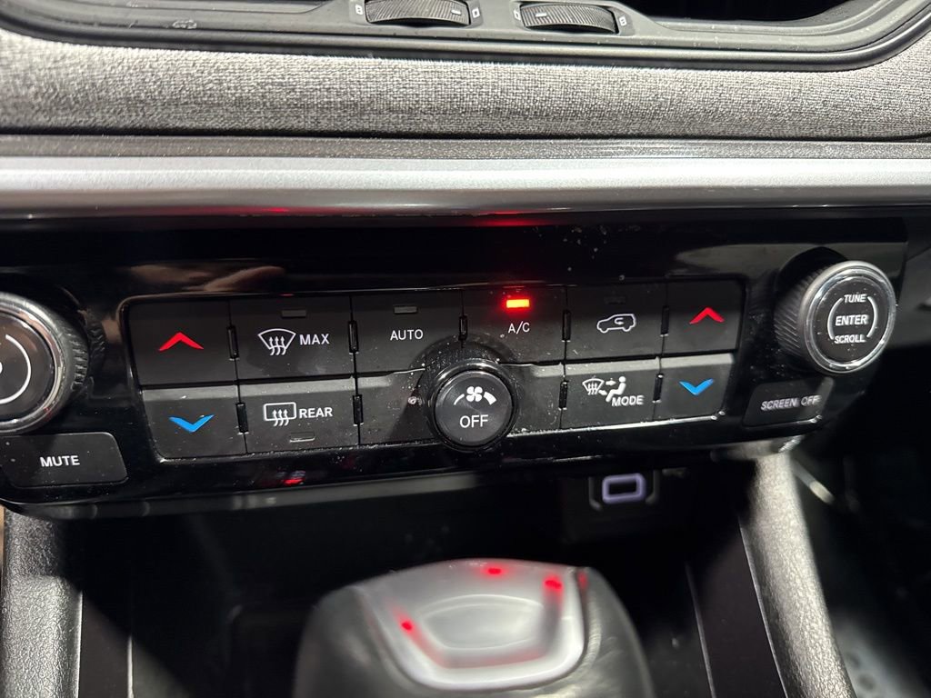 Used 2025 Jeep Compass Latitude w/ Sun & Sound Group image 28