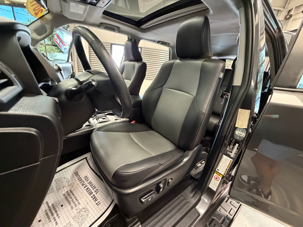 Used 2017 Toyota 4Runner SR5 AWD/4WD image 9