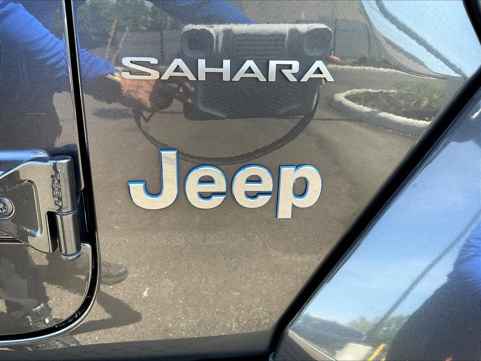 Used 2023 Jeep Wrangler Unlimited Sahara AWD/4WD image 24