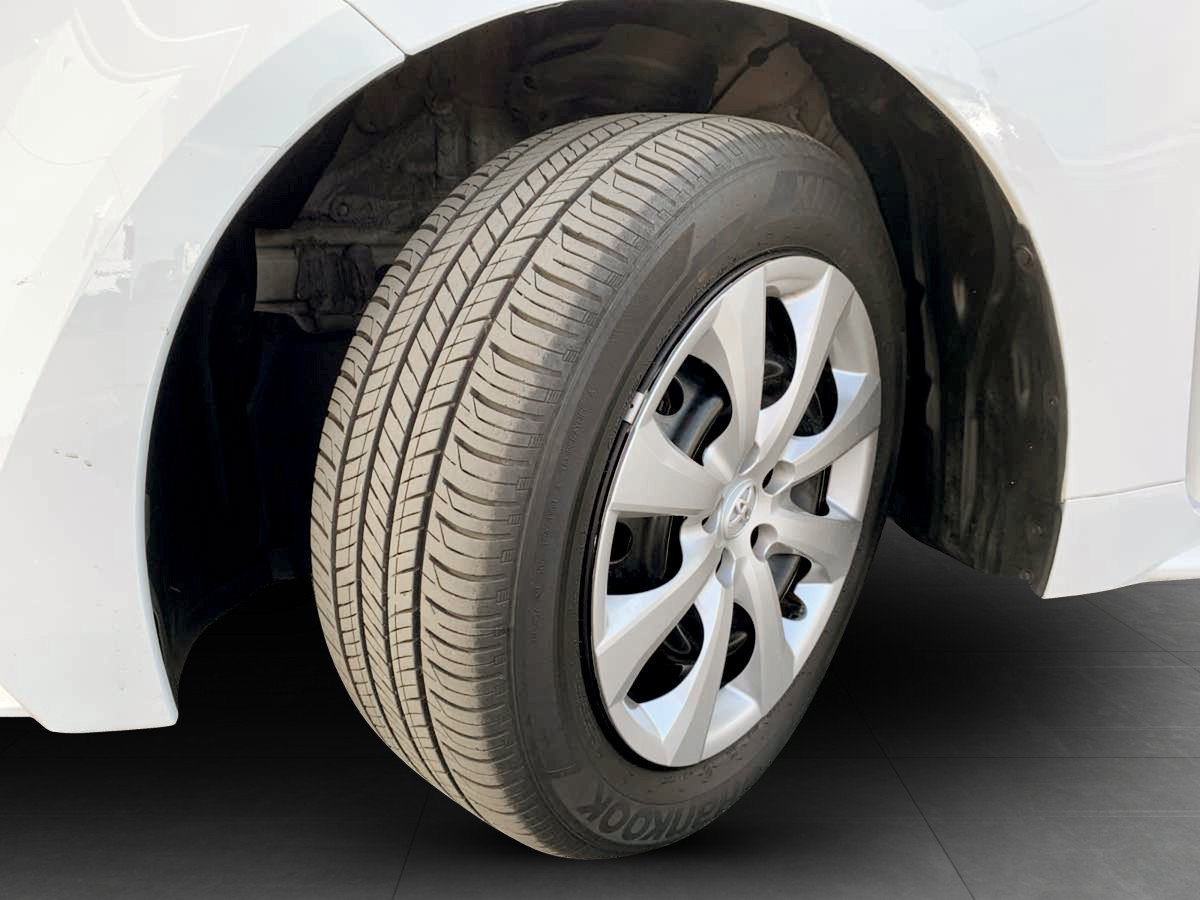 Used 2025 Toyota Corolla LE FWD image 11