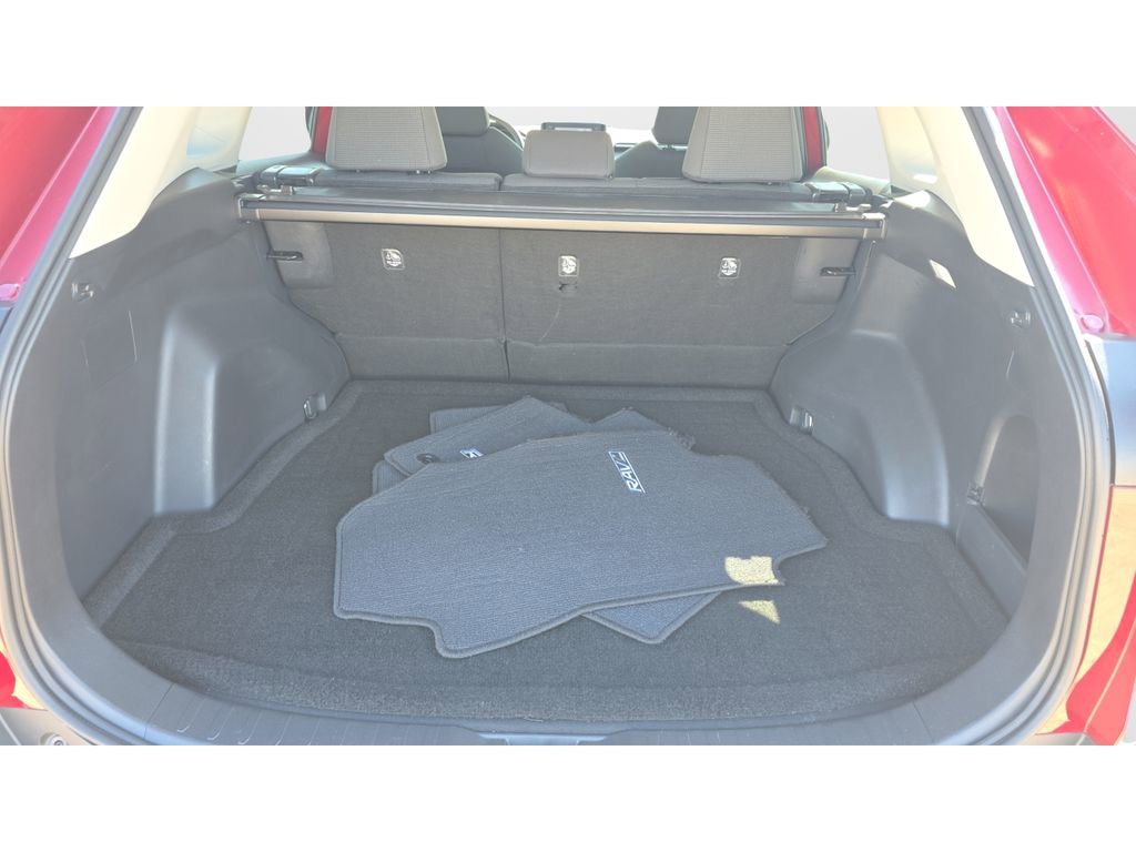 Certified 2022 Toyota RAV4 LE FWD image 9