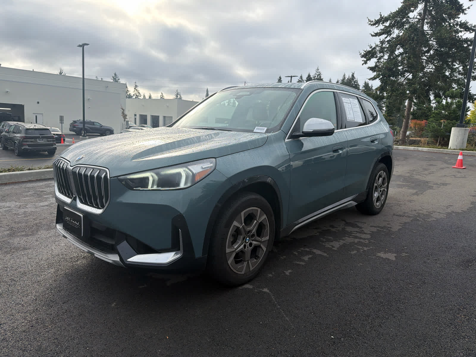 Used 2023 BMW X1 xDrive28i w/ Premium Package AWD/4WD image 2