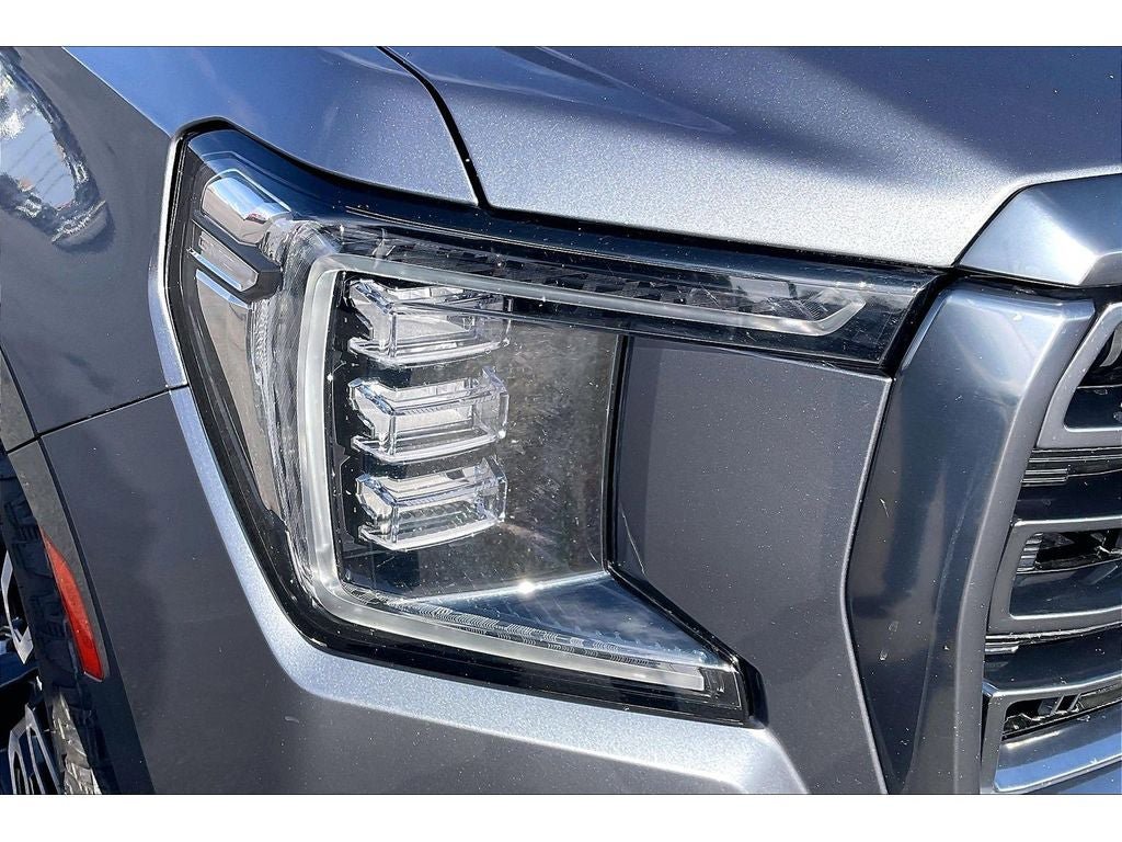Used 2022 GMC Yukon XL AT4 w/ AT4 Premium Plus Package AWD/4WD image 31