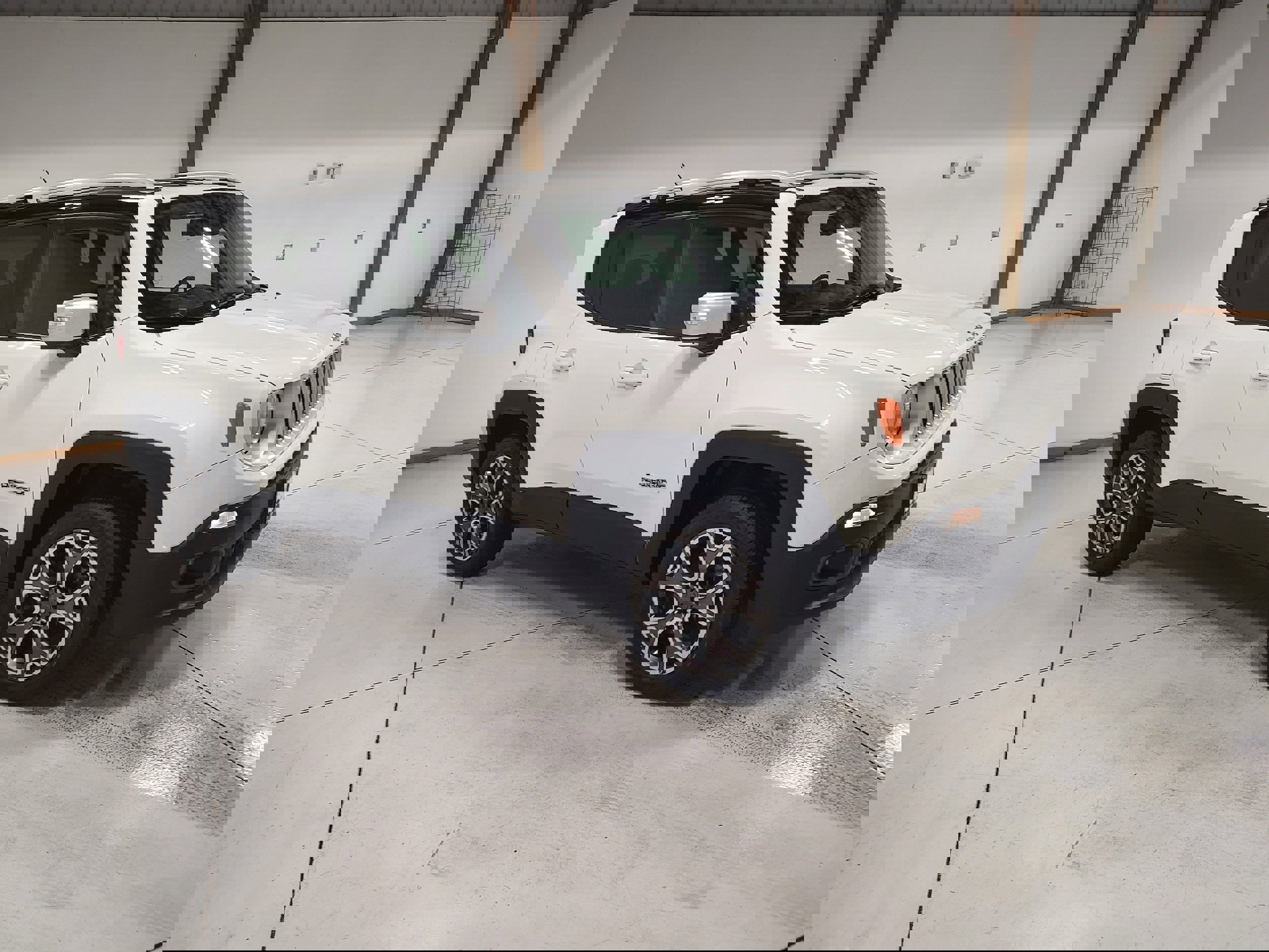 Used 2017 Jeep Renegade Limited image 2