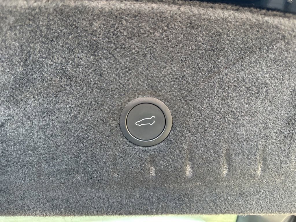 Used 2022 Tesla Model S image 11