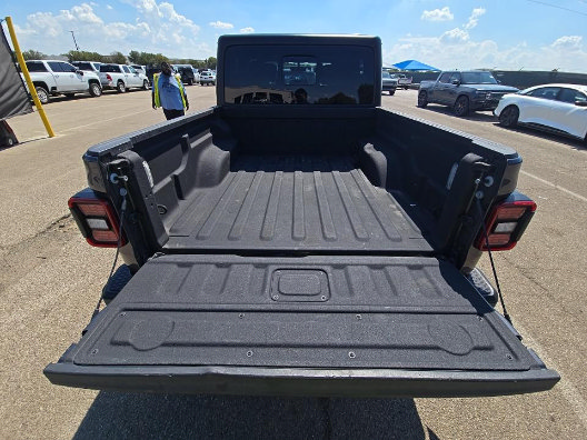 Used 2022 Jeep Gladiator Mojave w/ LED Lighting Group AWD/4WD image 9