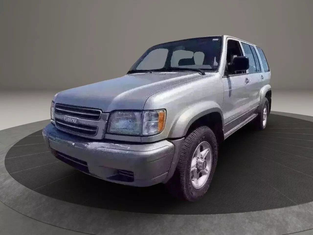 Used 2000 Isuzu Trooper S image 2