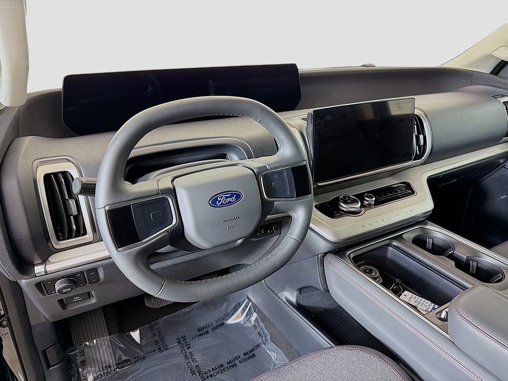 Used 2025 Ford Expedition Active AWD/4WD image 19