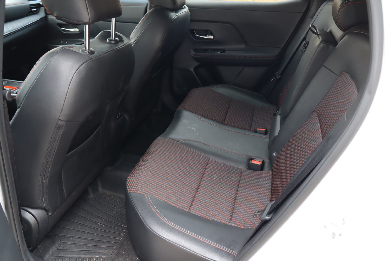 Used 2025 Nissan Kicks SR AWD/4WD image 5