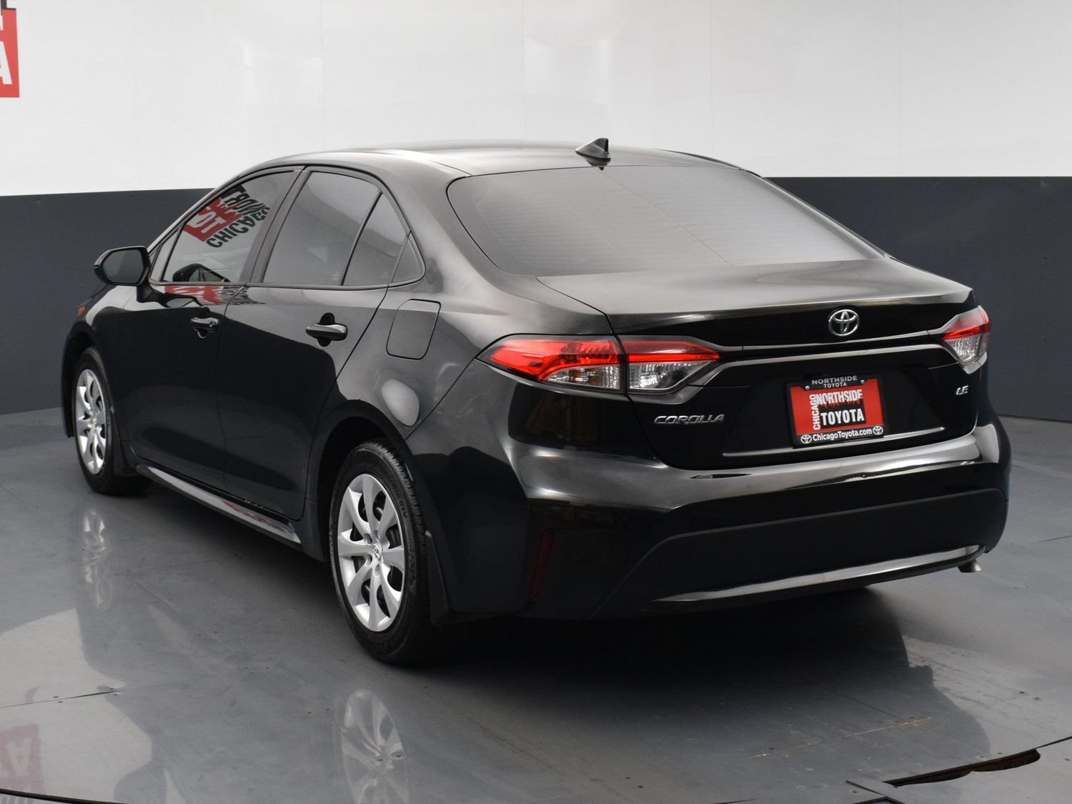 Used 2022 Toyota Corolla LE FWD image 3