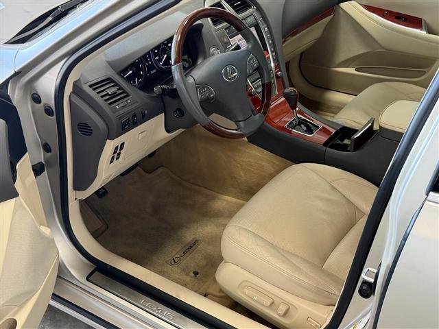 Used 2011 Lexus ES 350 w/ Luxury Pkg & Navigation FWD image 5