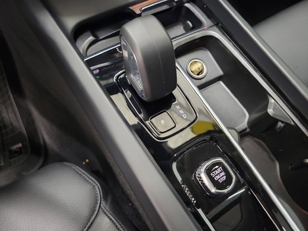 New 2025 Volvo S60 B5 Plus w/ Protection Package Premier FWD image 30