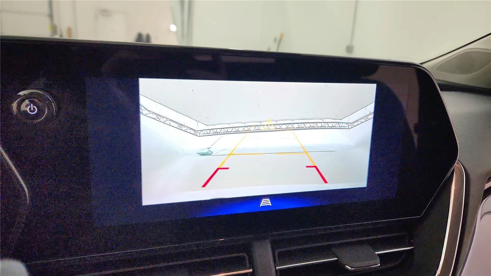 Used 2025 Chevrolet Trax ACTIV w/ Driver Confidence Package image 32